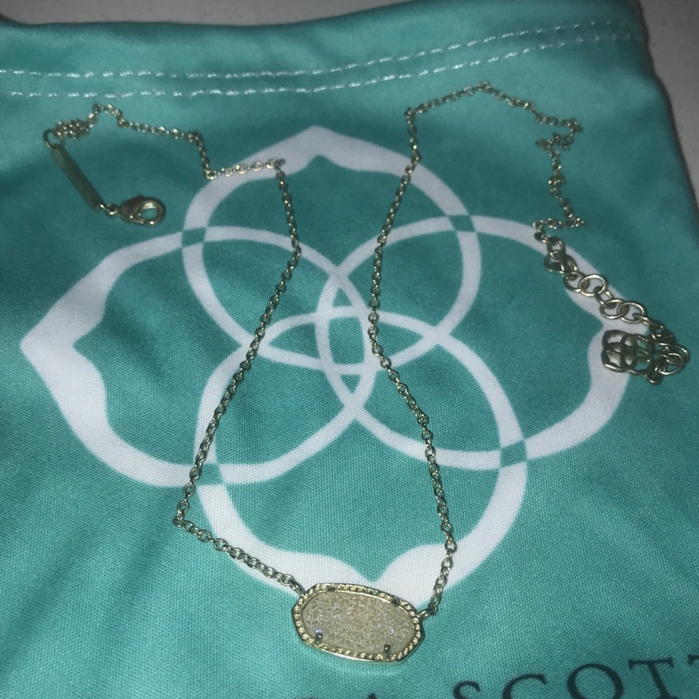 Kendra Scott pendant necklace